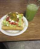 Gaitas de pollo y agua de pepino y menta