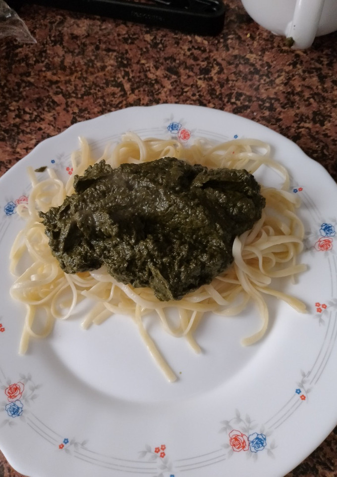 Una foto de Tallarines con espinacas