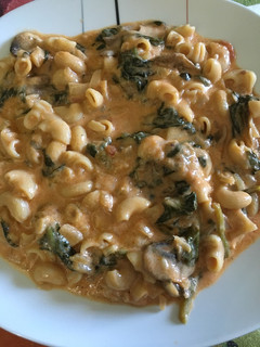 Una foto de Pasta con queso batido 0%, espinacas y champiñones