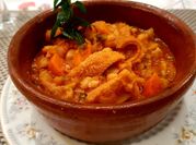 Una foto de callos con tomate
