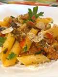 Penne Senza Glutine con Salsiccia, Funghi Porcini, Pomodorini Freschi e Pecorino Romano