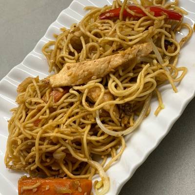 Fideos yakisoba con pollo Receta de Adriana Moreno Vergara- Cookpad