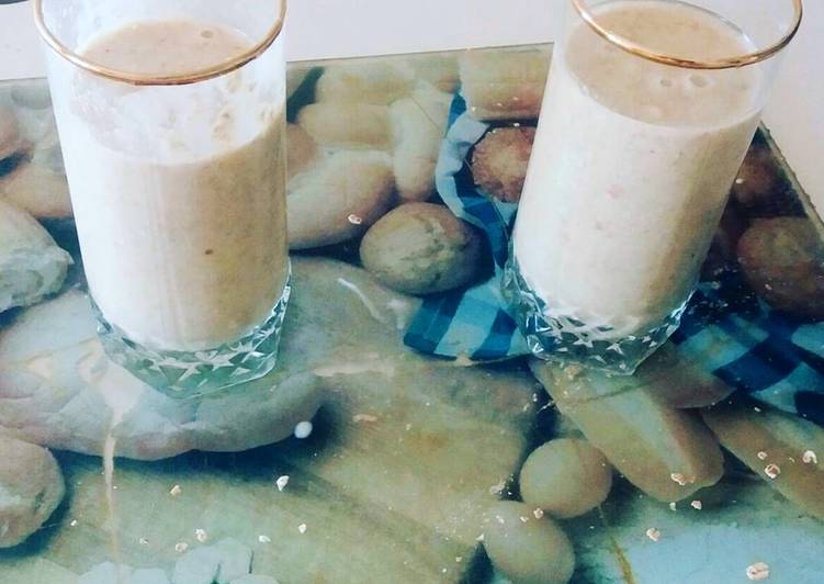 Recipe of Ultimate Oats, Pineapple and Banana Smoothie