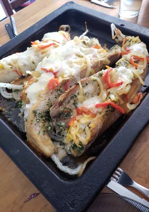 Una foto de Pescado al horno (pez gallo)
