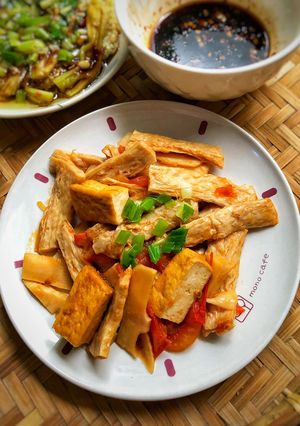 Hình của món Đậu Hũ Sườn Chay Măng Le Xốt Cà Chua.