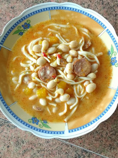Una foto de Porotos viejos con riendas