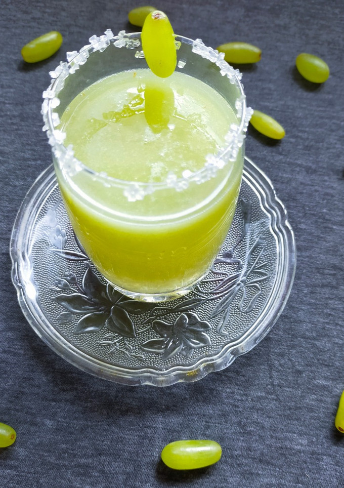अंगूर का शरबत (angoor ka sharbat recipe in Hindi) रेसिपी मुख्य फोटो
