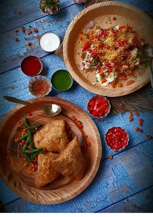 સમોસા ચાટ (Samosa Chaat Recipe In Gujarati) રેસીપી મુખ્ય ફોટો