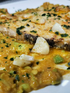 Foto principal de Mero con crema de aguacate al pimentón