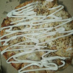 A picture of Margherita cheese pizza.
