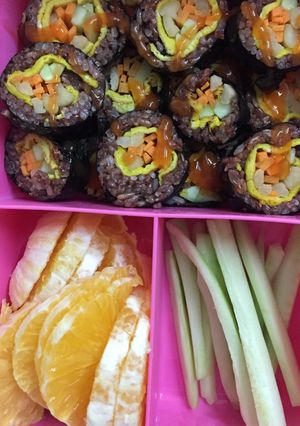 Hình của món Kimbap gạo lứt.