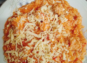 Una foto de Guiso de arroz con pollo ♥️