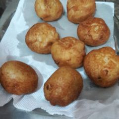A picture of Chicken bread balls.
