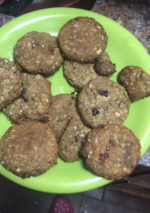 Una foto de Galletas de mantequilla de maní y chocolate con avena ! Súper saludable
