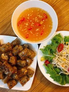 Hình của món Nem rán giòn rụm.