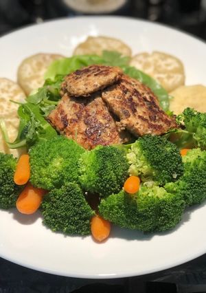 Hình của món Thịt viên áp chảo -Eatclean.