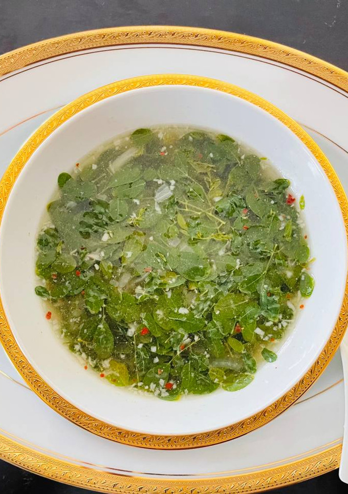 முருங்கை கீரை சூப் (murungai keerai soup recipe in tamil) செய்முறை முக்கிய புகைப்படம்