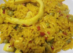 Una foto de Paella de mariscos...🐟🦐🦑