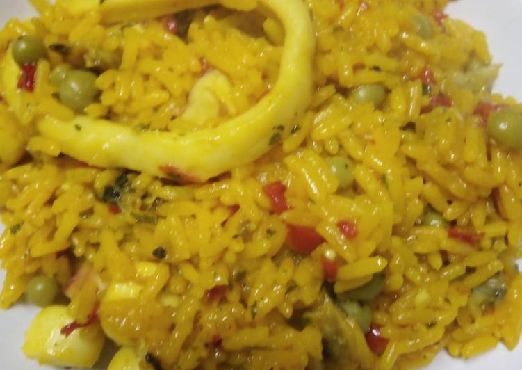 Paella de mariscos...🐟🦐🦑