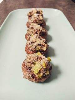 Una foto de Champiñones rellenos con morcilla y puerro