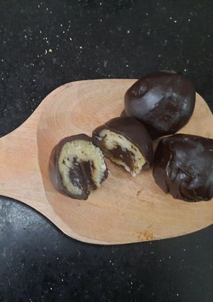 A picture of Kaju truffle.