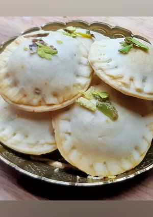 બેક્ડ સુગરફ્રી ઘુઘરા (Baked Sugar Free Ghughra Recipe In Gujarati) રેસીપી મુખ્ય ફોટો