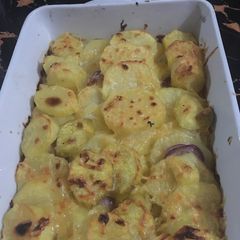 A picture of Potato au gratin.