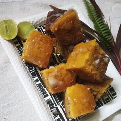 A picture of Lemon tea cake.