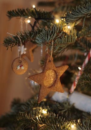A picture of Edible ginger bread Christmas decorations.