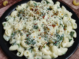 White sauce pasta with garlic & spinach twist