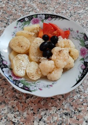 Une photo de Salade de Pommes de Terre, Chou-Fleur et Tomates