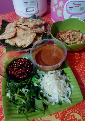 Foto resep Mendoan plus pecel sayuran
