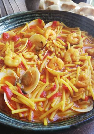 Foto principal de Fideos con almejas y gambas 🦐🐚