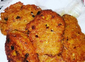 Una foto de Tortitas de plátano verde fritas