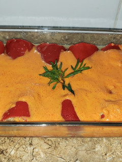 Una foto de Pimientos del piquillo rellenos con carne de soja y queso azul