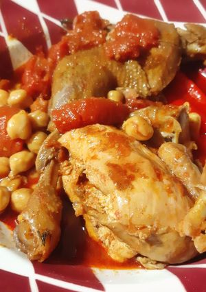 Une photo de Poulet fermier en sauce rouge ❤
