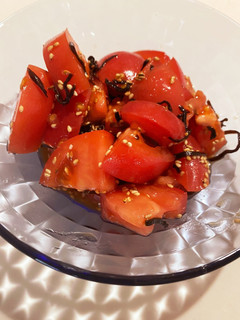A picture of Tomato and Salted Kelp Salad.