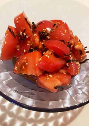 A picture of Tomato and Salted Kelp Salad.