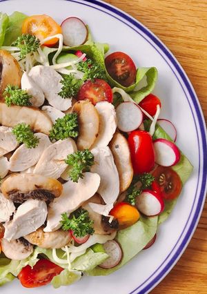 Hình của món Salad Gà Nấm Healthy.