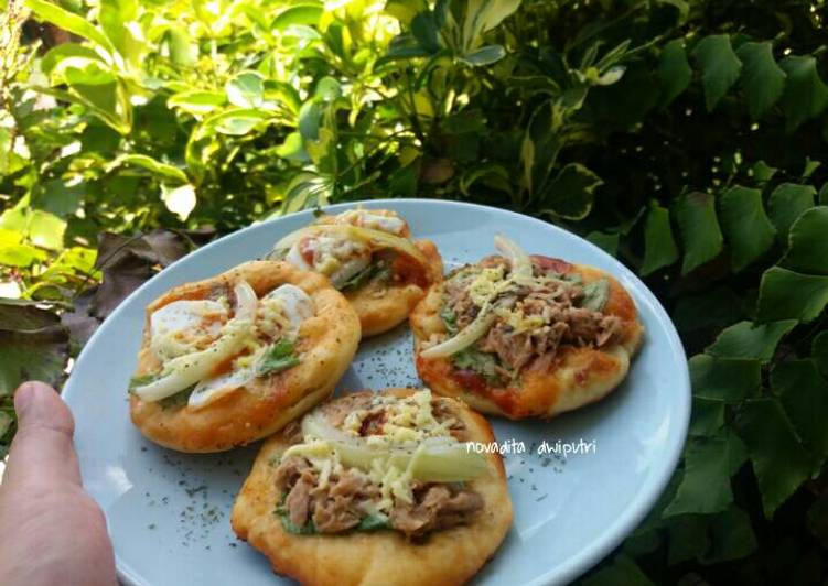 Cara Gampang meracik Pizza Mini Ikan Bayam yang Lezat