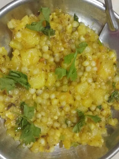 સાબુદાણા ની ખીચડી (sabudana ni khichdi recipe in Gujarati) રેસીપી મુખ્ય ફોટો