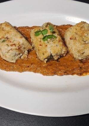 A picture of Toffu with dip makhni gravi.