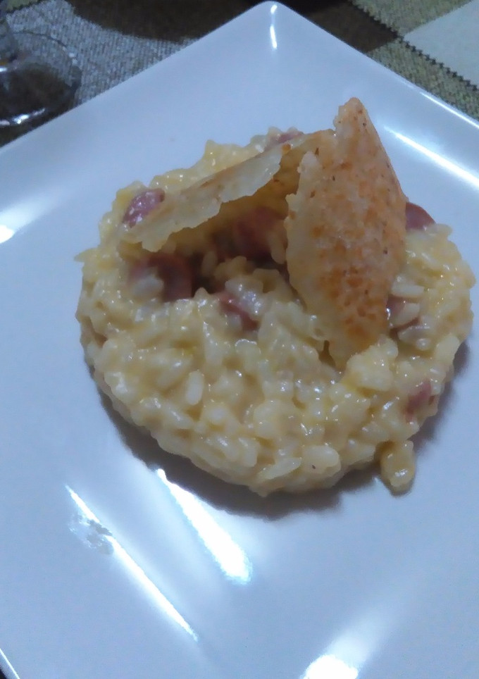 Una foto de Risotto de pechuga de pollo con crujiente de queso