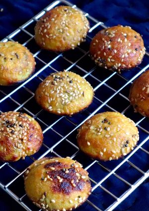 હાંડવો (Handvo Recipe In Gujarati) રેસીપી મુખ્ય ફોટો