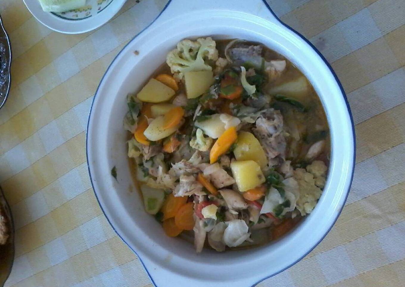Sop Ayam dengan Sayuran