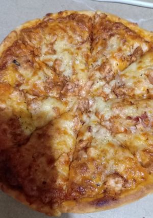 A picture of Cheesy Chicken Pizza.