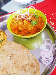 રાજસ્થાની ગટ્ટા કરી(Rajasthani gatta Curry recipe in gujarati) રેસીપી મુખ્ય ફોટો