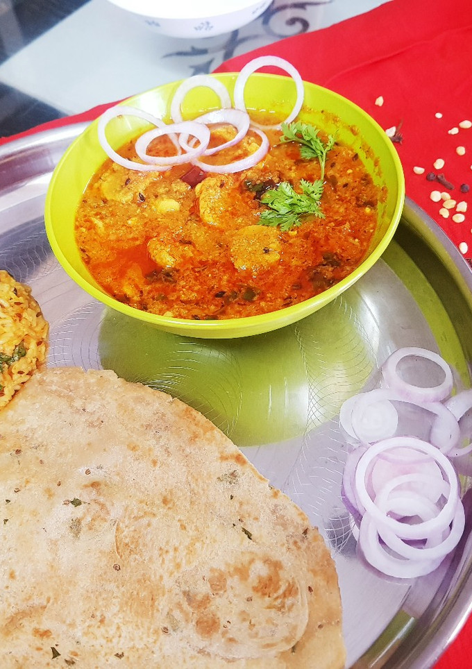 રાજસ્થાની ગટ્ટા કરી(Rajasthani gatta Curry recipe in gujarati) રેસીપી મુખ્ય ફોટો