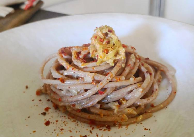 Spaghetti farro e orzo, crema di missoltini e fonduta di porro