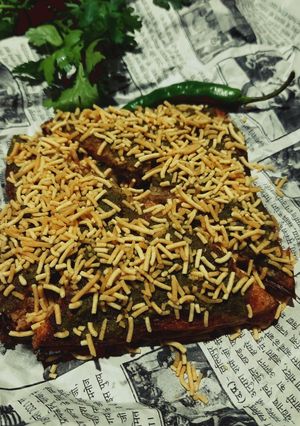 ब्रेड आलू टोस्ट (Bread Aloo Toast recipe in hindi) रेसिपी मुख्य फोटो